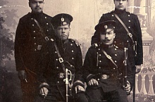 1914 Кузнецы конного корпуса сидит справа  Веселов Василий Алексеевич мой дед.