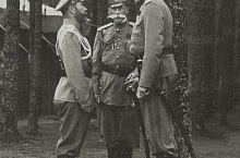 Николай II, В. Б. Фредерикс и великий князь Николай Николаевич в Ставке. 1914